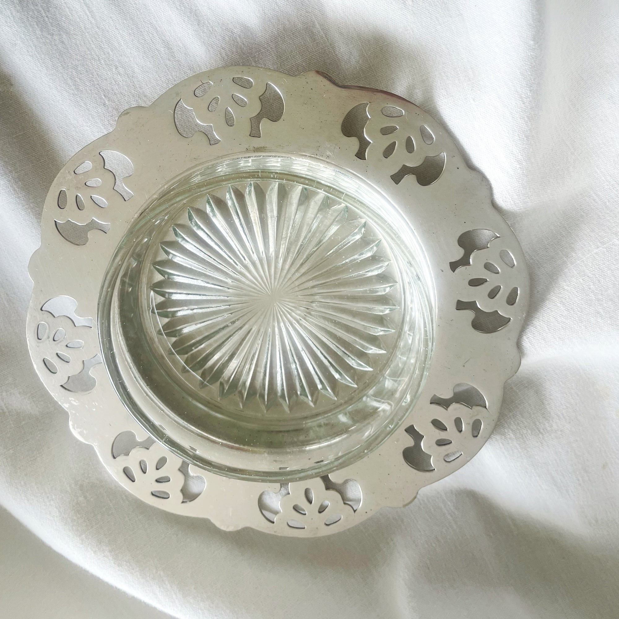 Vintage silver-plated dish with glass insert 14 CM