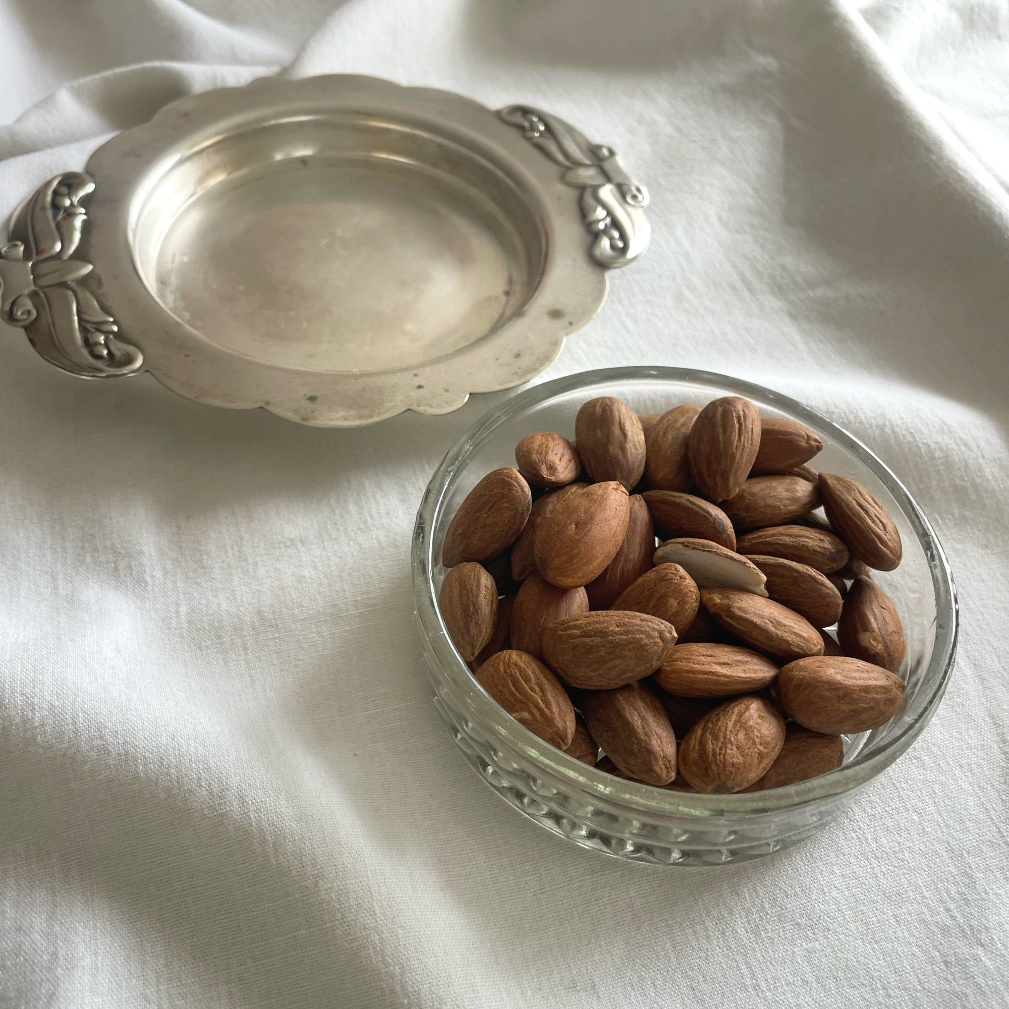 Vintage silver-plated dish with glass insert 15 CM