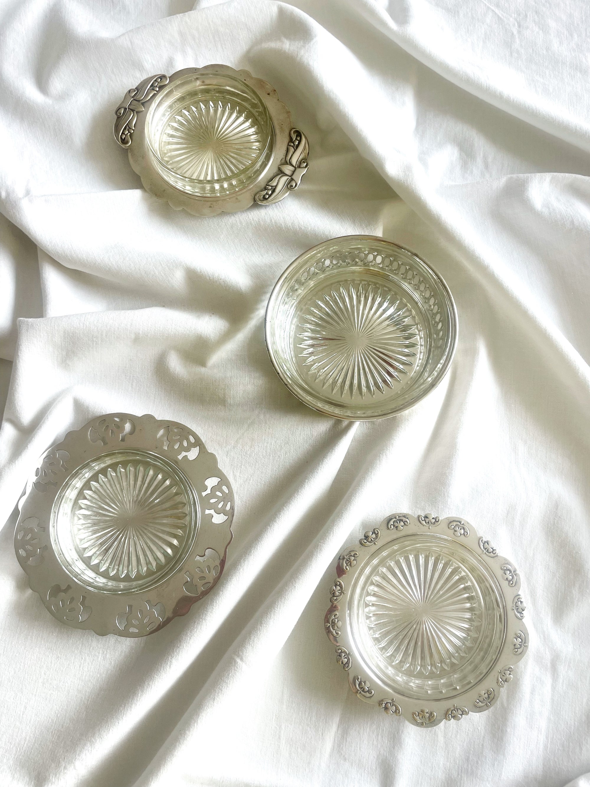 Vintage silver-plated dish with glass insert 12 CM