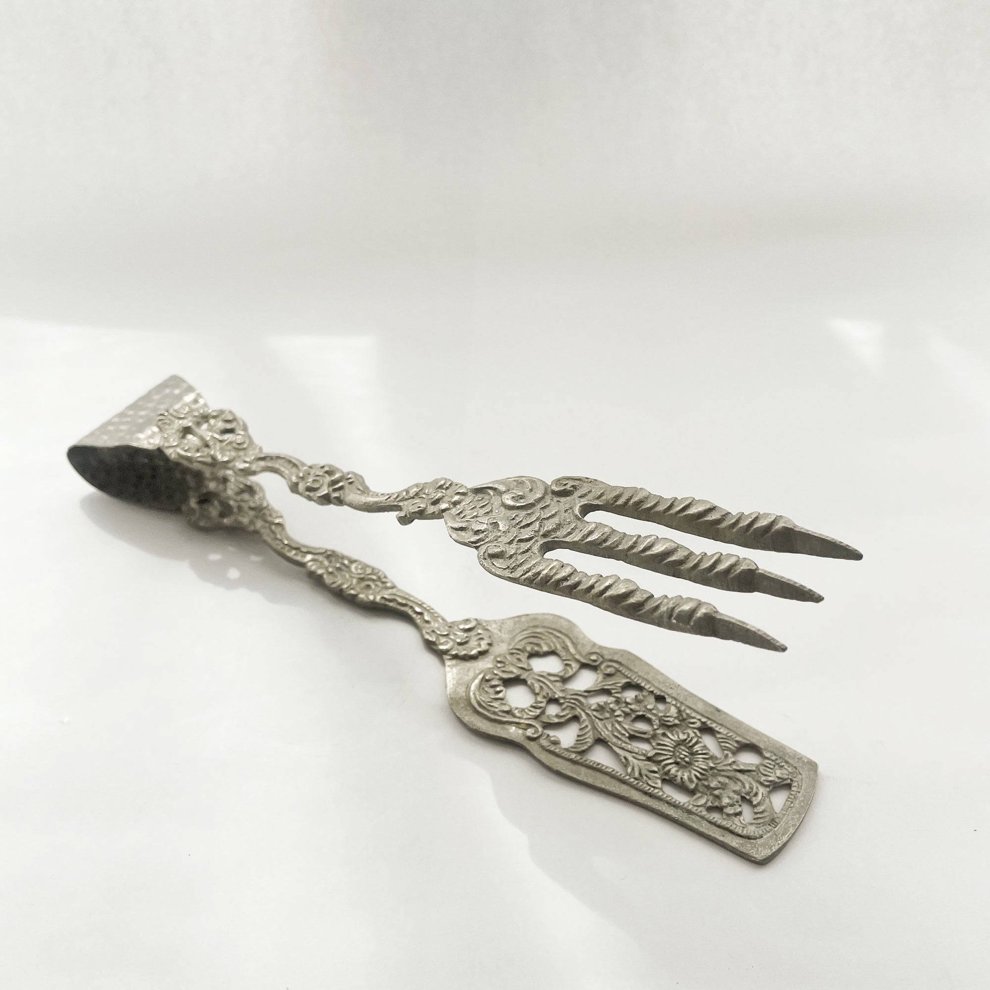 Claw Tongs 22 CM L ***HIRE ONLY***