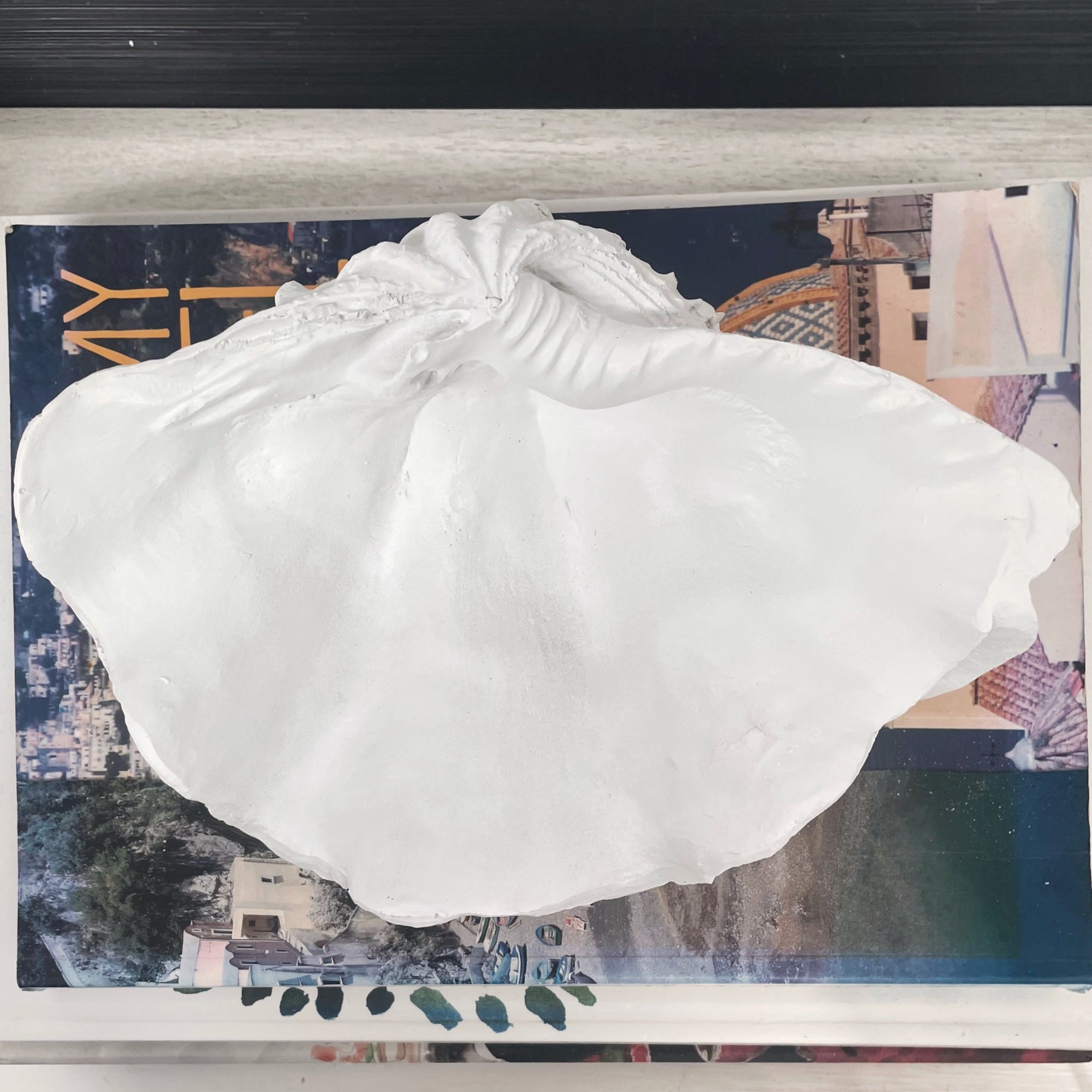 Resin Ruffled Clam bowl 22cm