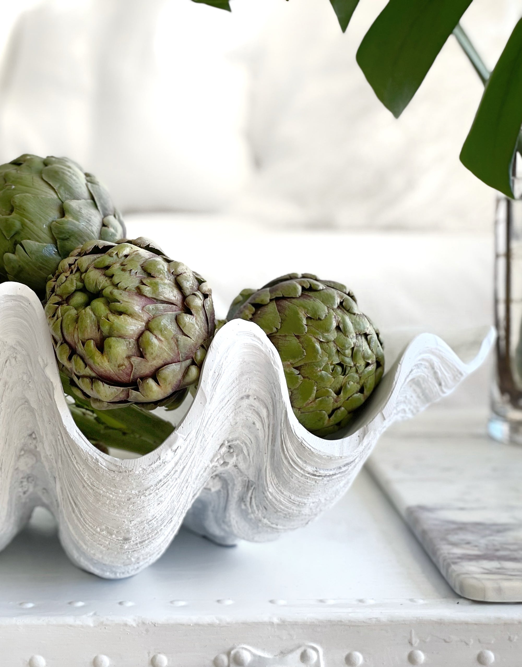 Resin Faux Giant Clamshell White 52 CM