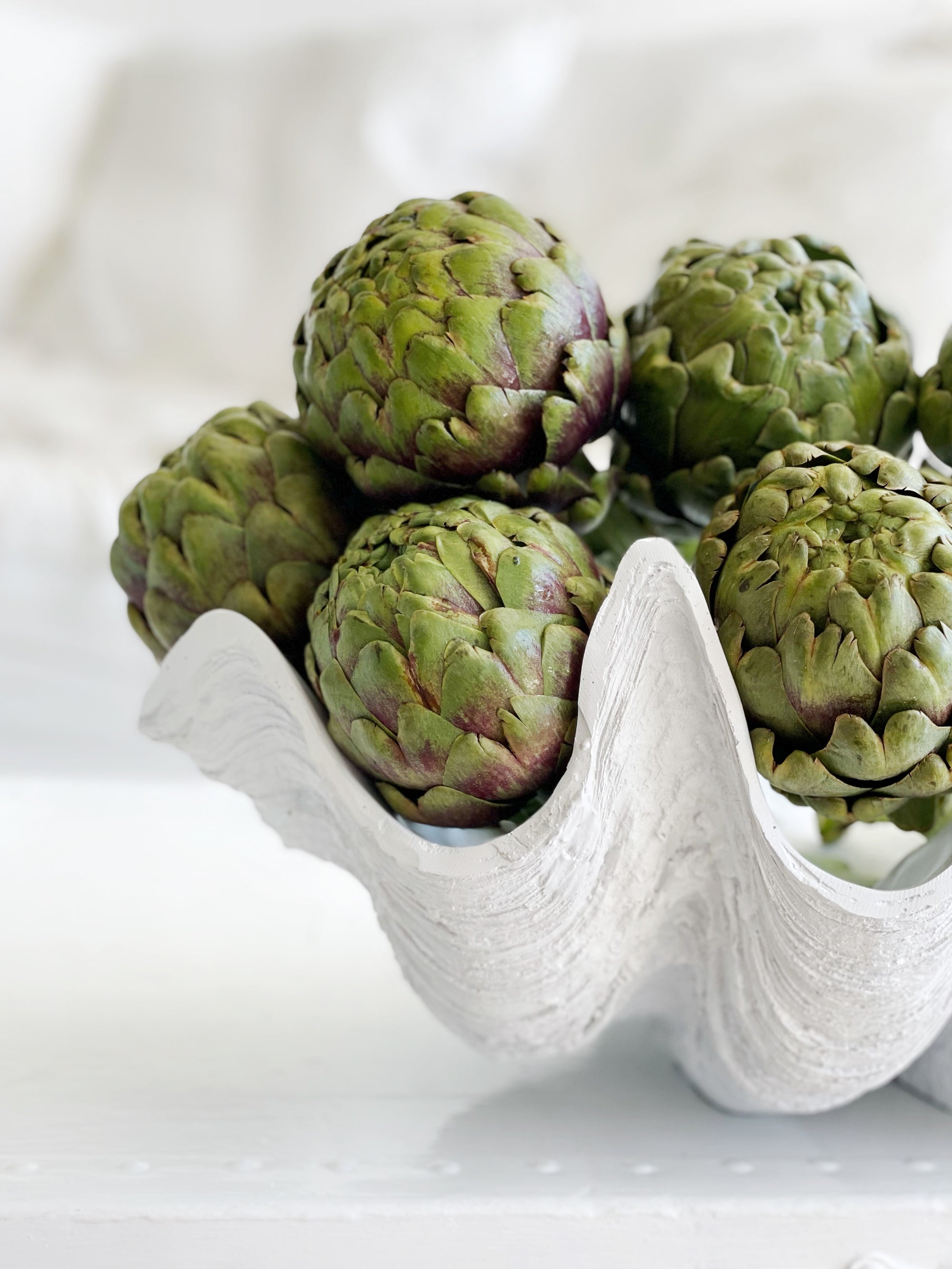 Resin Faux Giant Clamshell White 52 CM