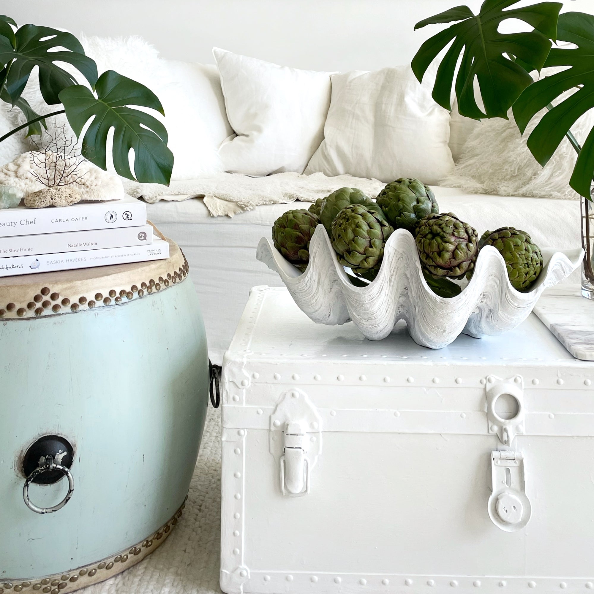 Resin Faux Giant Clamshell White 52 CM